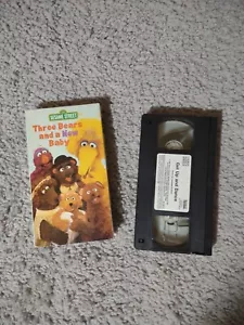 Sesame Street - Three Bears and a New Baby And Get Up And Dance Lot - Imagen 1 de 10