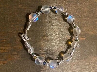 Women's silver wire & glass beaded bracelet Hand Made never worn 6” - 7.5” wrist - Image 1 of 4