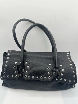 Сумка наплечная Carla Mancini черная шагреневая кожа с заклепками сумка с короткими ручками - Изображение 1 из 4