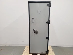 Chubb Record Protection Cabinet Fireproof Document Safe With Keys - Picture 1 of 15