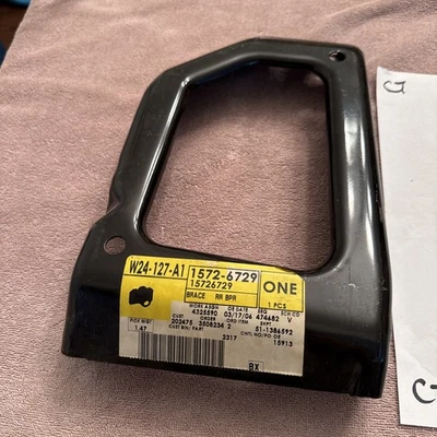 Componentes de parachoques trasero GM OEM 00-13 Avalanche 1500 - soporte de parachoques 15726729 Foto 1 de 2