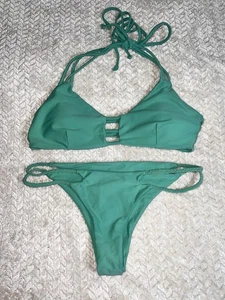 Grünes Träger Bikini Set Damen kleines Neckholder Oberteil Cutout geflochtenes Unterteil - Bild 1 von 4