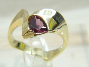 Wonderful MCM Triangle Cut Dark Purple .9 ct Spinel 14 K Gold Sz 7 Strell Ring - Picture 1 of 24