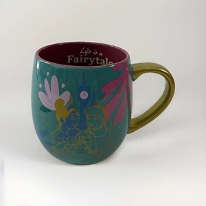 Taza Disney Princess Life Is A Fairytale 17 OZ Cenicienta, Tiana, Bella y Mulan - Imagen 1 de 4