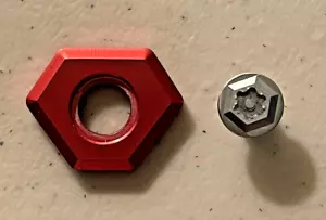 Hierros TaylorMade R11 - Puerto de precisión rojo con tornillo pieza de repuesto - Imagen 1 de 5