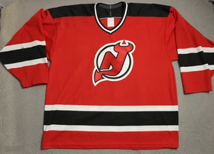 Vintage New Jersey Devils Jersey CCM Uomo XL Rosso NHL Logo Patch Ufficiale - Foto 1 di 12