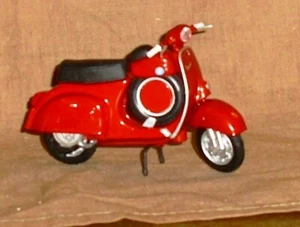 Vespa Modell-Maisto-1:18-Originalverpackung-Metall/Plaste-Zustand 1-2 - Picture 1 of 4