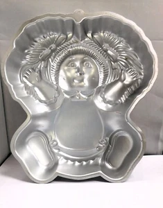 Wilton Cake Pan MUÑECA VINTAGE Fiesta de Cumpleaños Infantil Usada EXCELENTE ESTADO - Imagen 1 de 2