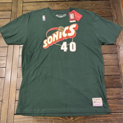 NWT Mitchell & Ness Hardwood Classics Shawn Kemp T-Shirt * Size XXL * Sonics #40 Cover