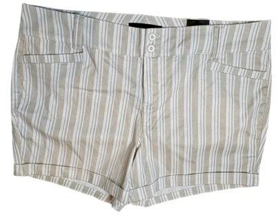 Torrid Shorts New Size 22 Pockets Beige and Ivory Sateen Stripe Cuff Women - Image 1 of 4