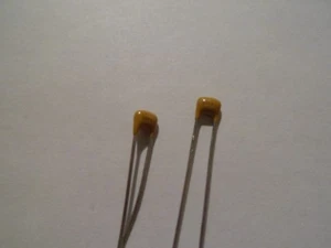 AVX SR151C222KAA *10 Stück* *NOS* - Picture 1 of 1