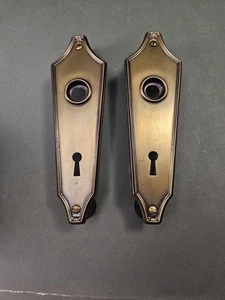Lote de 2 placas de puerta antiguas vintage chapadas en latón con tornillos ranurados nuevo-antiguo St - Imagen 1 de 8