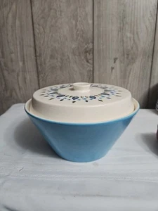 CUENCO VEGETAL CUBIERTO REDONDO MARCREST Swiss Alpine con tapa, 8,5", azul años 60 de colección - Imagen 1 de 17