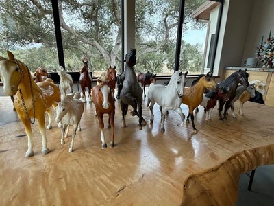 34 vintage Breyer Horses, 80s and 90s, plus fences and show jumps - Image 1 of 4