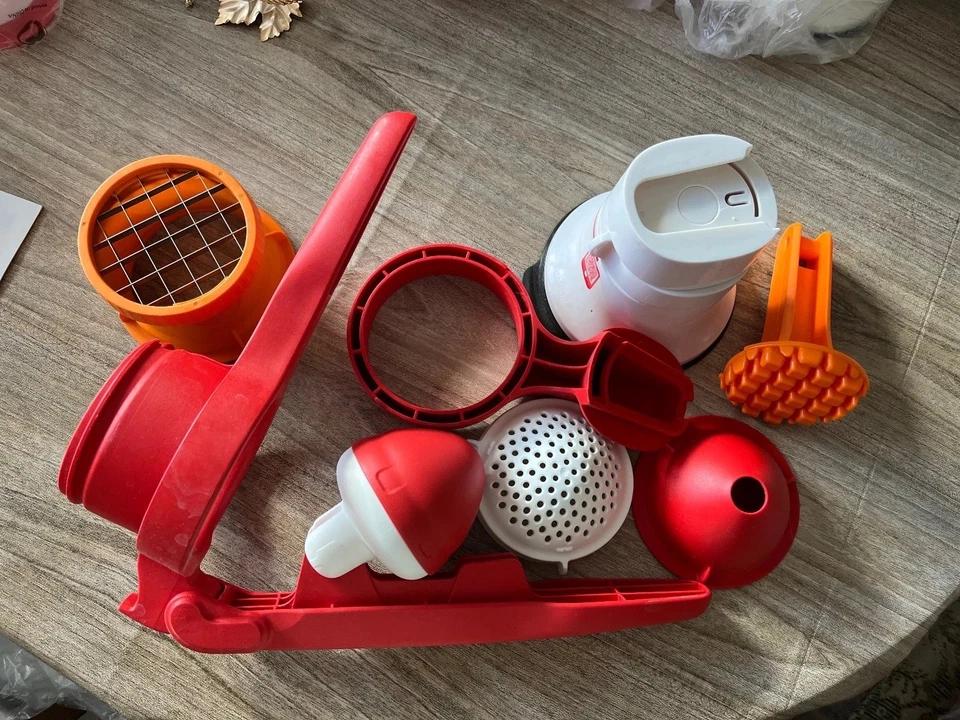 Tupperware Profi Chef Presse Saftpresse und Pommes- Gemüseschneider - Bild 1 von 3
