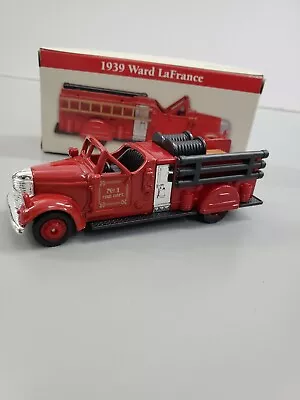 1939 Ward LaFrance 1999 The Reader's Digest Association Collectible Fire Truck - Image 1 of 4