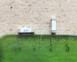 Fusible de montaje de placa SMD 2A 600VAC/80VDC 0461002.ER Littelfuse 2 PIEZAS Z2491 - Imagen 1 de 3