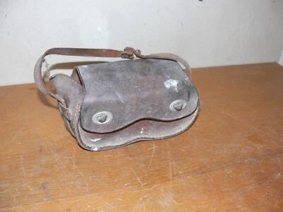 ANCIENNE PETITE SACOCHE EN CUIR BOULE DE PETANQUE LYONNAISE - Photo 1/2