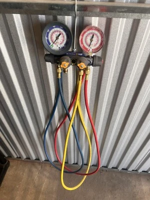 Colector de prueba y carga Yellow Jacket Titan de 4 válvulas - rojo/azul + EXTRAS Foto 1 de 3