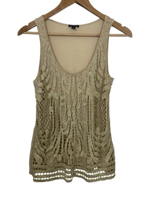 Camiseta sin mangas Express para mujer con encaje dorado frontal talla pequeña Foto 1 de 4