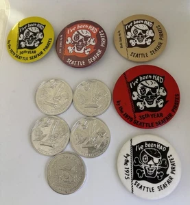 Vintage 1975, 1979, 1982, 1992 Seattle Seafair Pirates Buttons & Tokens - Bild 1 von 7