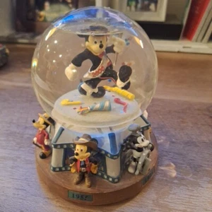 Disney MICKEY MOUSE 2000 Millennium Collectors Musical Snow Globe, WORKS - Picture 1 of 6