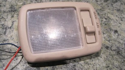 Kia Sportage 2006 2007 techo trasero cúpula superior mapa luz lámpara OEM marrón tostado Foto 1 de 3