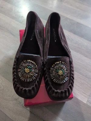 Mocassins femininos de couro com miçangas tom bronze embalados com geleia aerossóis tamanho 11 novos O4 - Imagem 1 de 4