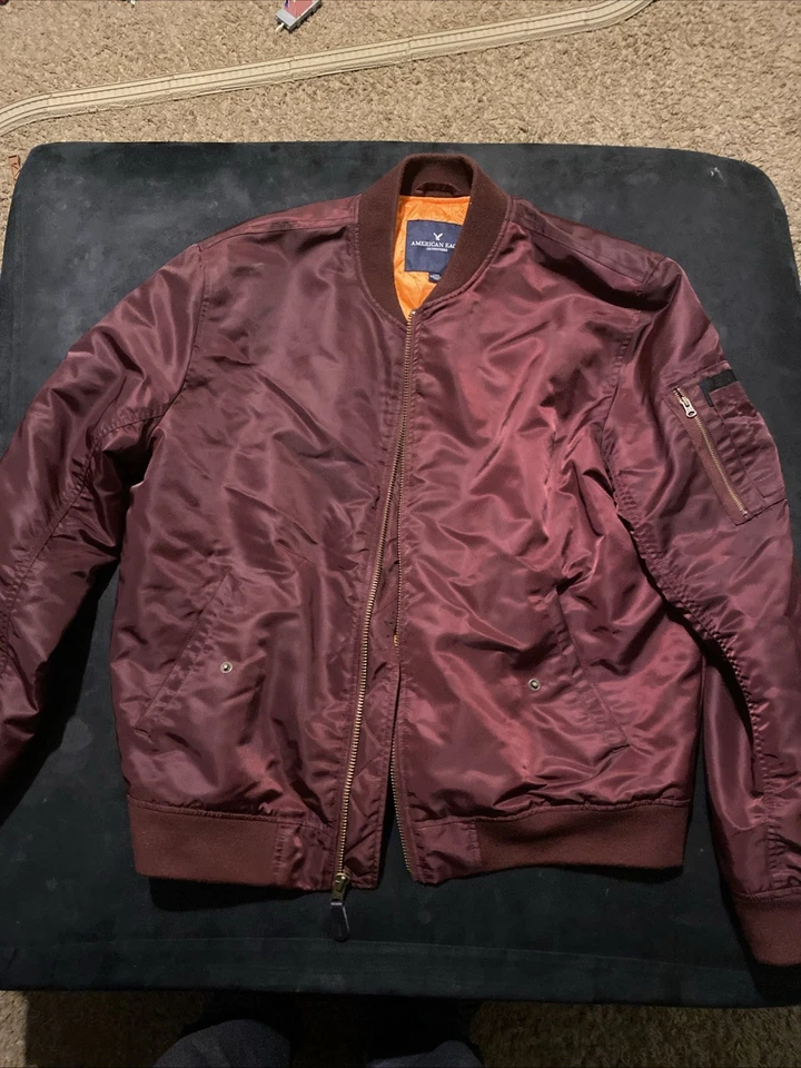 Chaqueta grande para hombre American Eagle borgoña bolsillos con cremallera completa Foto 1 de 4