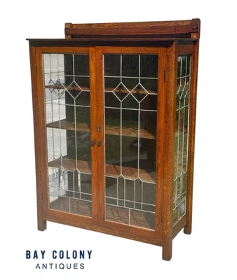 Armário antigo de porcelana de carvalho missão artes e ofícios com painéis de vidro cristal chumbo - Imagem 1 de 4