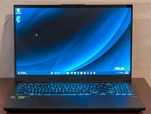 Portátil ASUS Vivobook Pro 15 OLED (Core Ultra 7 155H, 16GB/1TB SSD, RTX 3050 6GB) - Imagen 1 de 10