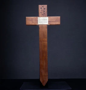Large wooden memorial cross, hand crafted with an engraved plaque, grave marker - Picture 1 of 7