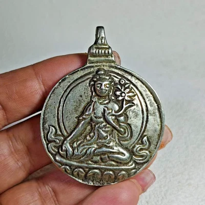 Antiguo colgante budista tibetano cuproníquel verde Tara Jiugong ocho diagramas Foto 1 de 4