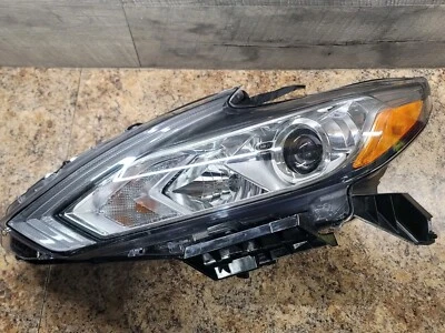 Faro lateral izquierdo Nissan Altima 2016-2018 Foto 1 de 4