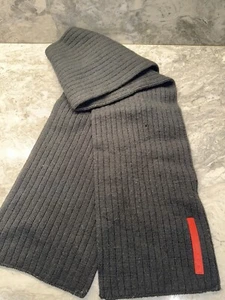 SCIARPA PRADA MAGLIA NERA A COSTINE CON ETICHETTA ROSSA/GOMMA RETRÒ CLASSICA PRIMI 2000 - Foto 1 di 4