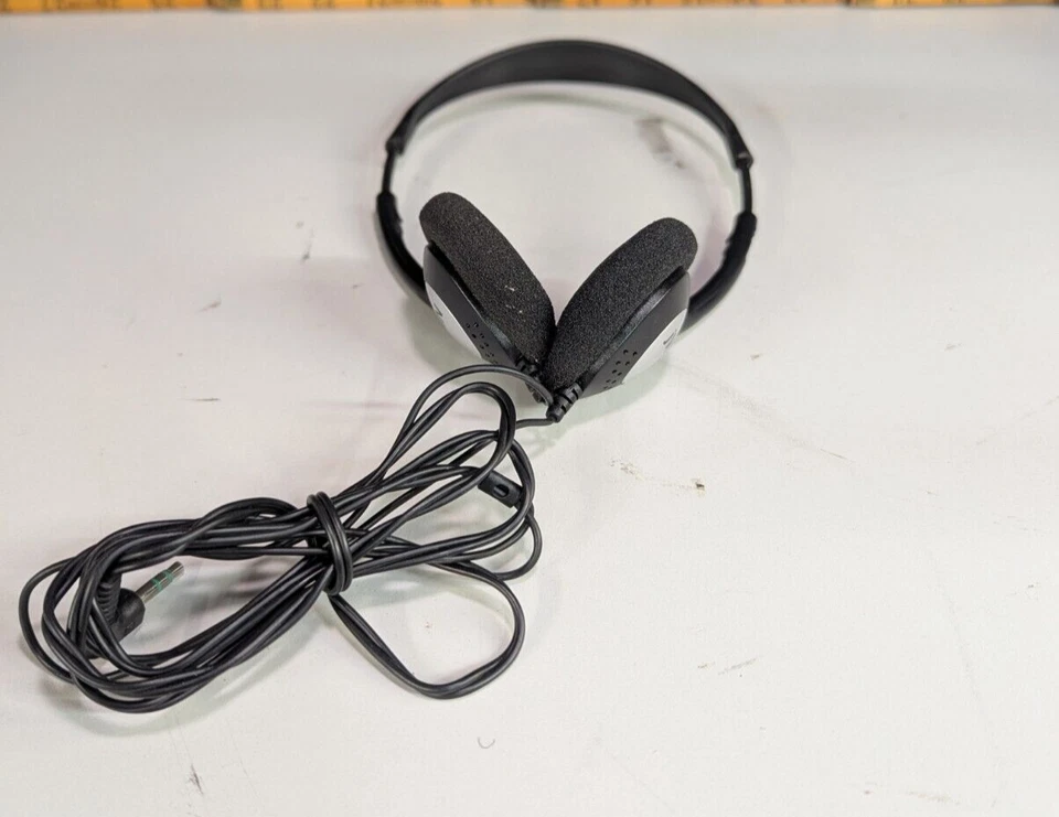 jwin black Stereo Headphones - Tested and working - Image 1 of 2