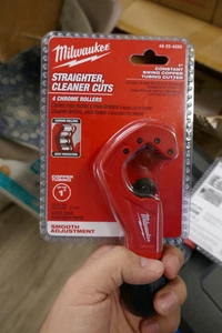 Milwaukee Red Straighter Cleaner Cuts 1" Constant Swing Copper Tubing Roller #C4 - Picture 1 of 3