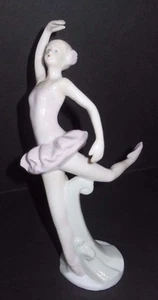 Nuevo/Caja Russ Berry Porcelana Bailarina Estatuilla ""en el Ballet"" #15466 8" Regalo - Imagen 1 de 6