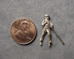 Gandy Dancers HO Scale Metal Unpainted Figure 'Man with Pry Bar' Pre-Owned - Imagen 1 de 3