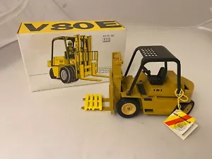 CARRELLO ELEVATORE CATERPILLAR V 80 E 1/25 Made in Germany. *** - Foto 1 di 7