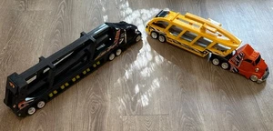 Zwei Hot Wheels Car Carrier Hauler Semi Truck 2004 Truck & Trailer - Bild 1 von 9