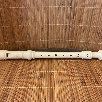 Grabadora Yamaha Soprano Descant YRS-24B con funda de almacenamiento usada Foto 1 de 4