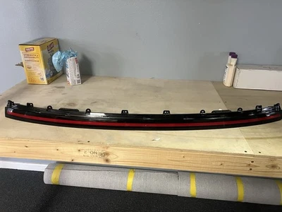 HYUNDAI KONA LIFTGATE TAILGATE CENTER TAILLIGHT TAIL LIGHT LAMP OEM 2024-2025 - Image 1 of 4