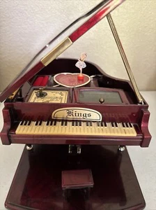 Piano de cola Kings vintage con tapa joyería baratija caja de música 11 X 8 X 6 ¡funciona bien! - Imagen 1 de 21