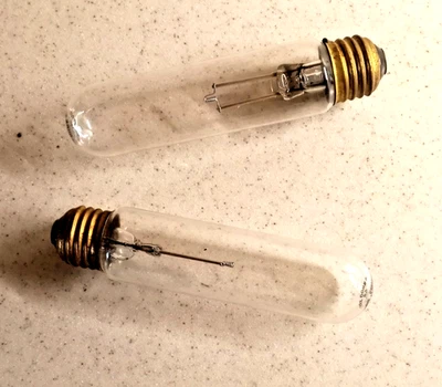 2 Vintage New Westinghouse Mazda Projection Lamp Bulbs – Burn Base Down 108W - Imagem 1 de 4