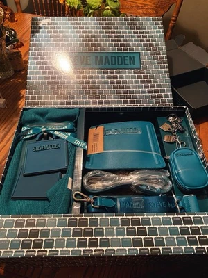 Steve Madden Cedar Green Super Gift Set Turquoise. Key Chain, Bag, Tags, Scarf - Image 1 of 4