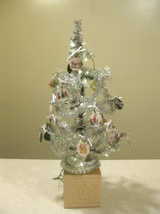 20'' Christmas Tree Wire, Silver Tinsel Table Round Die-Cut Ornaments LED Lights - Picture 1 of 23