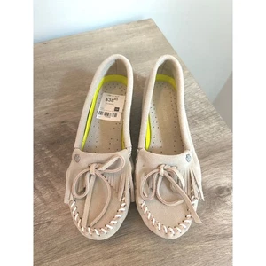 Minnetonka Moccasins Tan Suede Fringe Driving Shoes Slip On Loafers Women Size 7 - Picture 1 of 13
