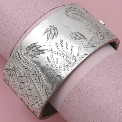 Brazalete ancho antiguo victoriano de plata esterlina con pájaro de garza de período estético Foto 1 de 4