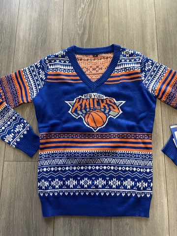 NBA New York Knicks Women's Sweater Christmas Sz Small NBA Basketball Cover